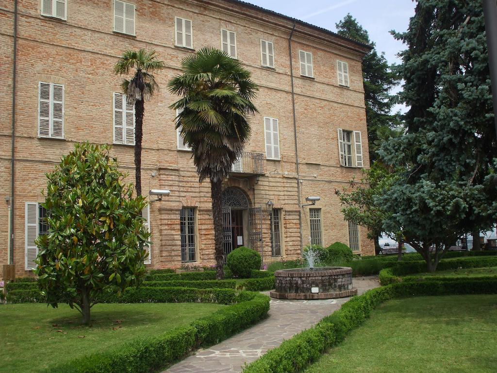 La Foresteria Del Castello - Wellness Hotel In Dimora Storica CastellʼAlfero Exteriör bild