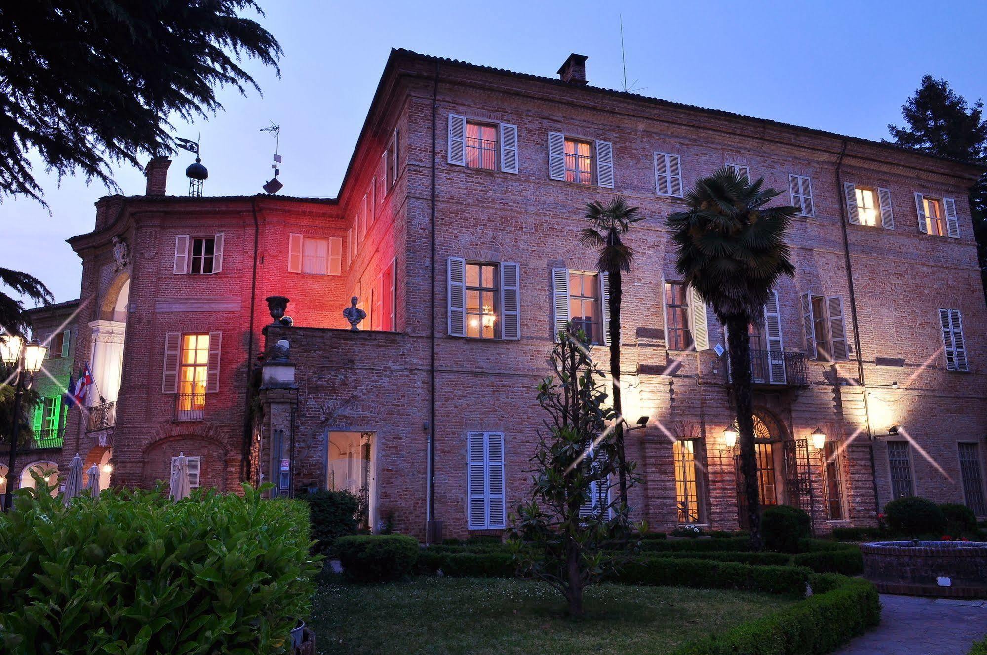 La Foresteria Del Castello - Wellness Hotel In Dimora Storica CastellʼAlfero Exteriör bild