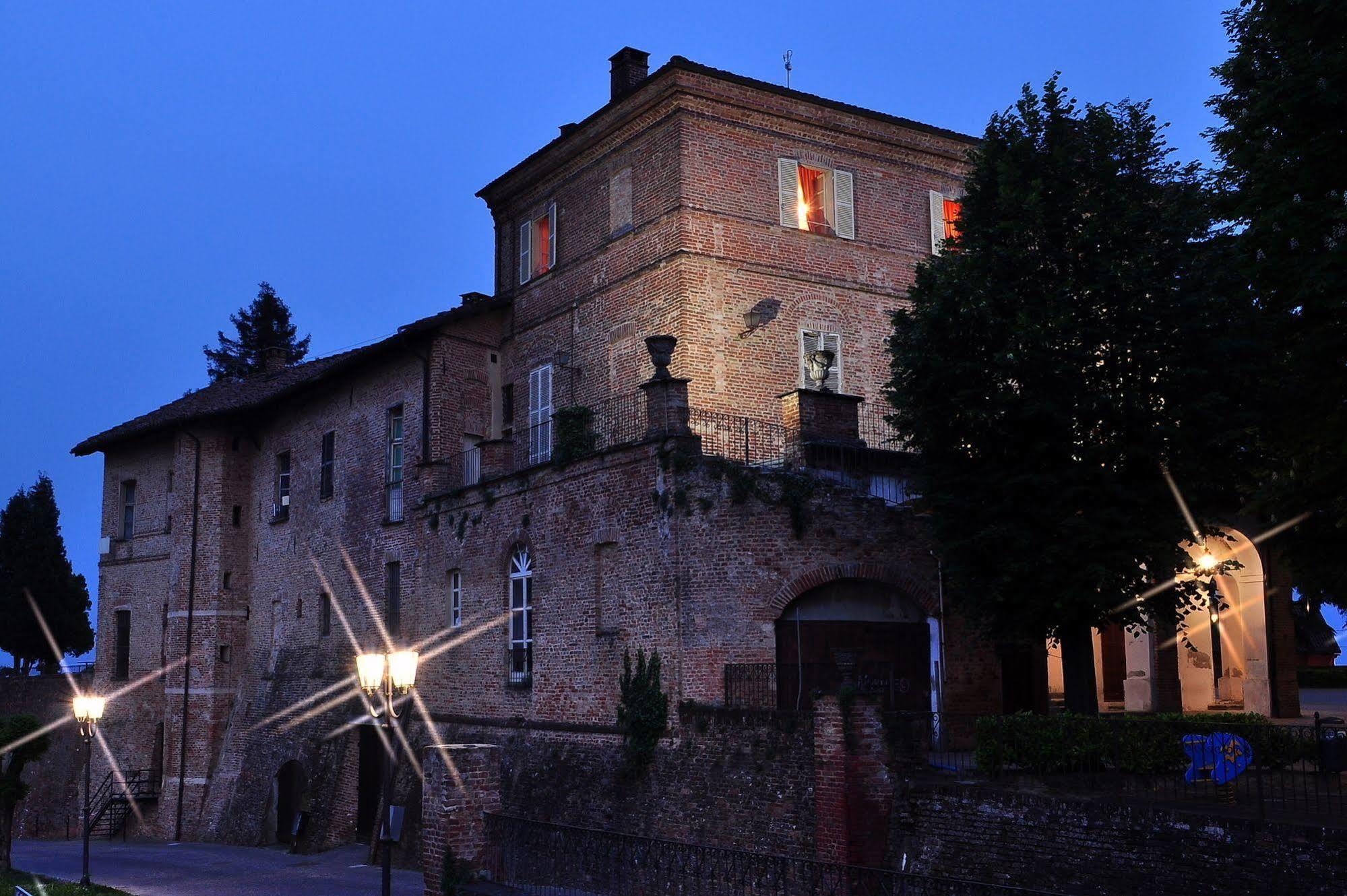 La Foresteria Del Castello - Wellness Hotel In Dimora Storica CastellʼAlfero Exteriör bild